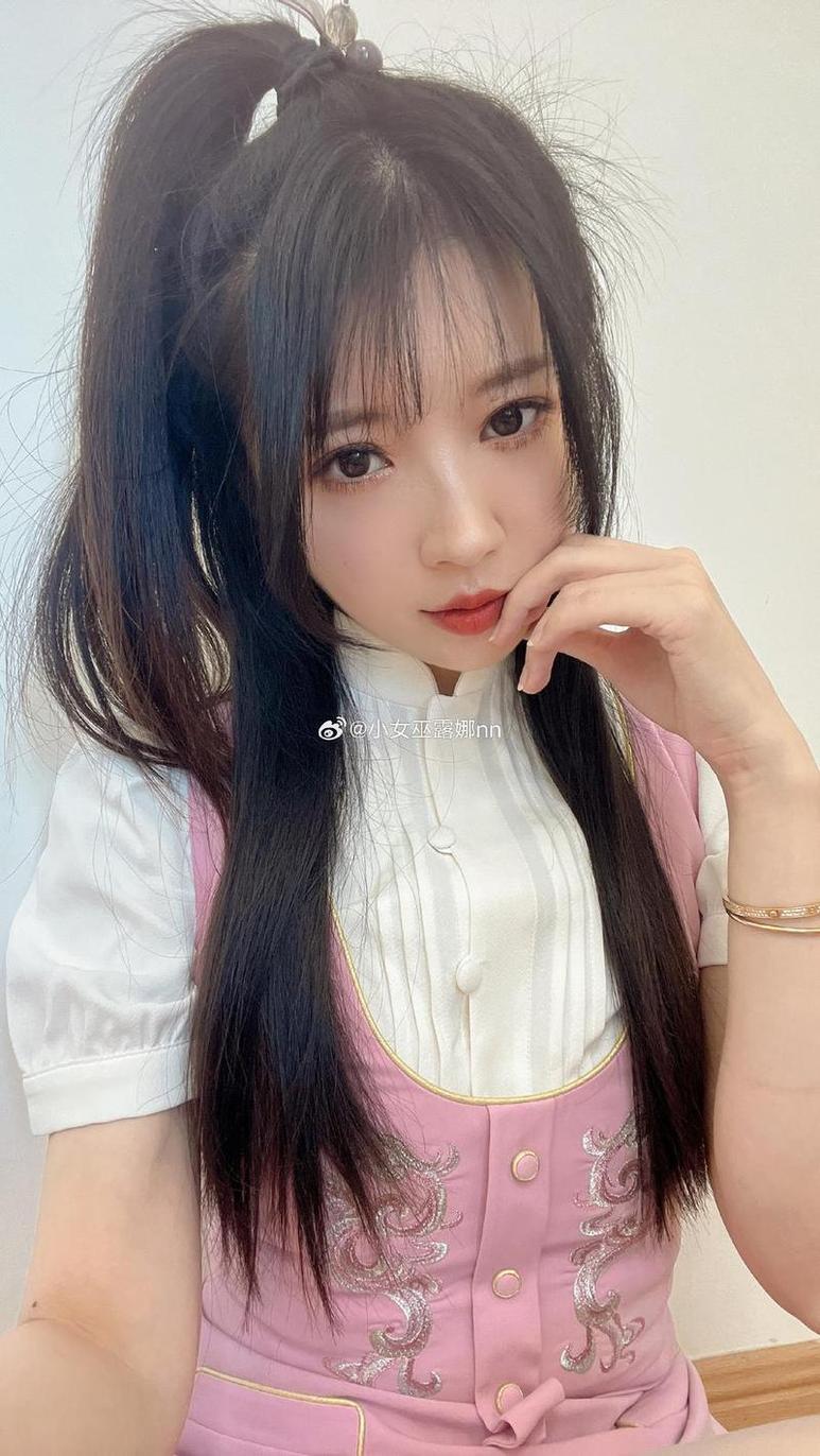 小女巫露娜付费cos合集，领略异次元的神秘之美。