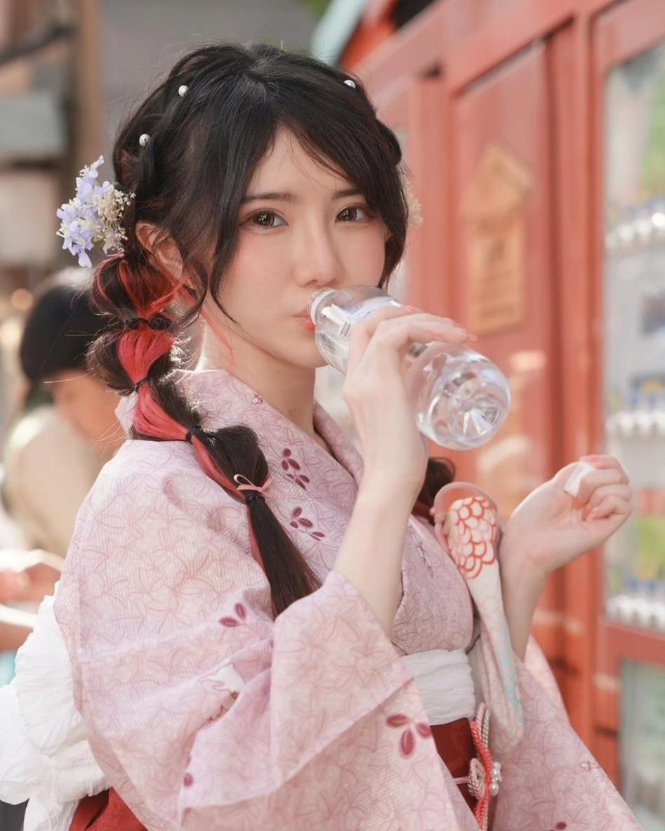 Sally Dorasnow原神刻晴，行雪纷飞古城路。