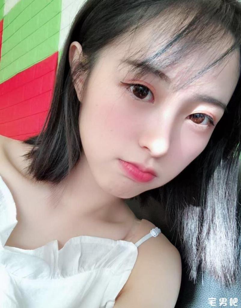 一尾阿梓是高中生吗？看看这些美图就知道了