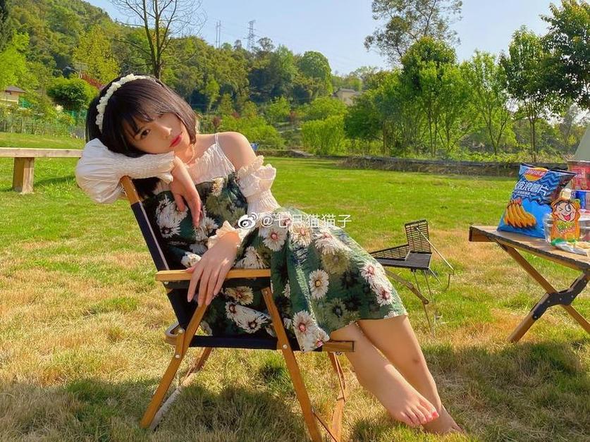 想要一份唯美至极的礼物吗？小蓝鸟七月喵子壁纸定制为你而来