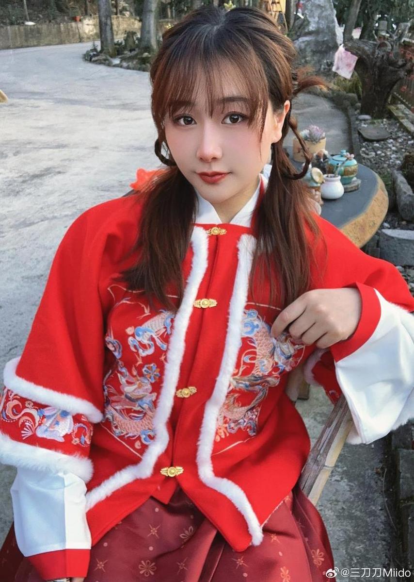 三刀刀miidocos甘雨图片分享：娇羞可爱的古装仙女