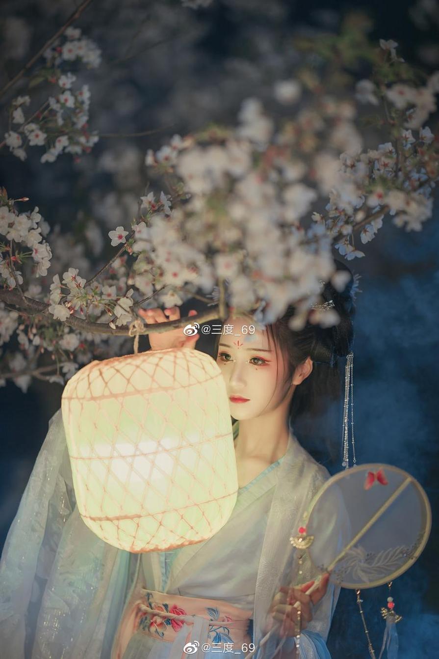 健身达人coser三度69可畏，最新的《银魂》cosplay照片合集等你来欣赏