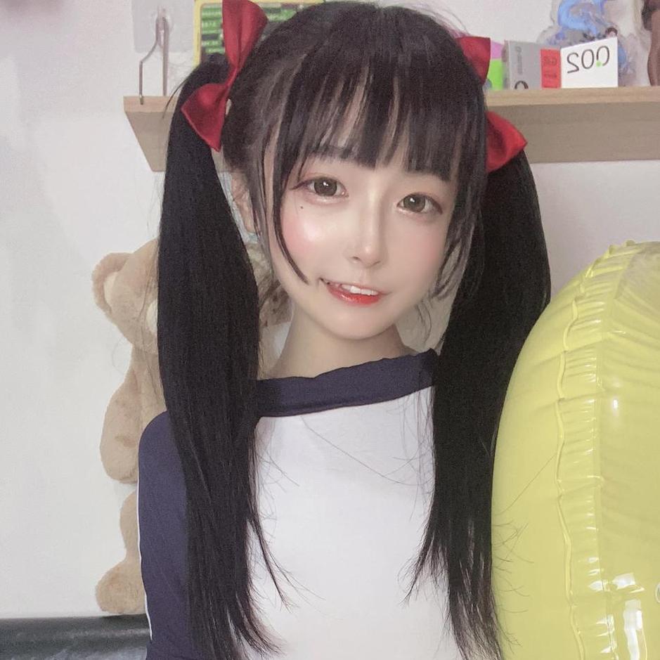 佳佳好难啊背带，经典摄影作品成为永恒的艺术珍品。