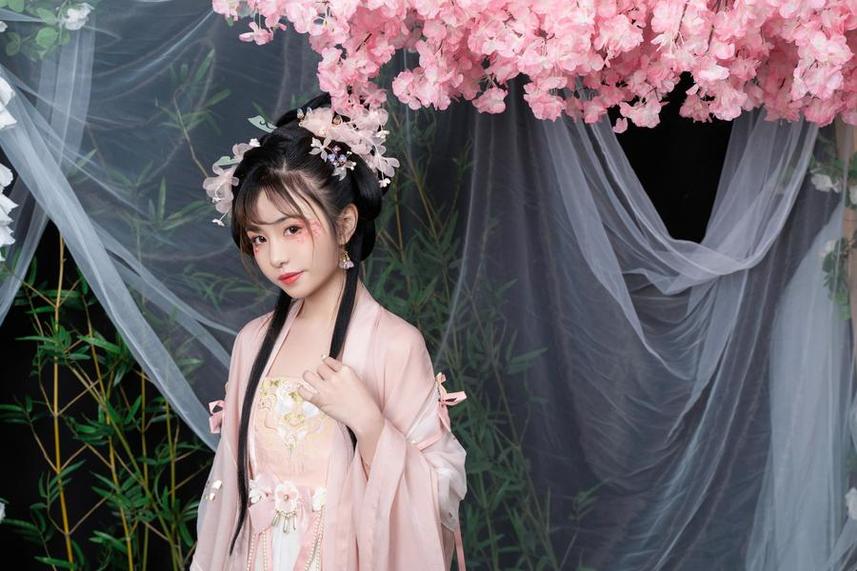 一曲好听的音乐，一张喵小吉无删减摄影照片
