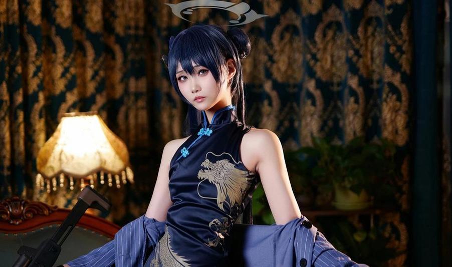 大气磅礴的晓美嫣猎肠者cos原图，展现人物的强大魔力与冷艳美貌