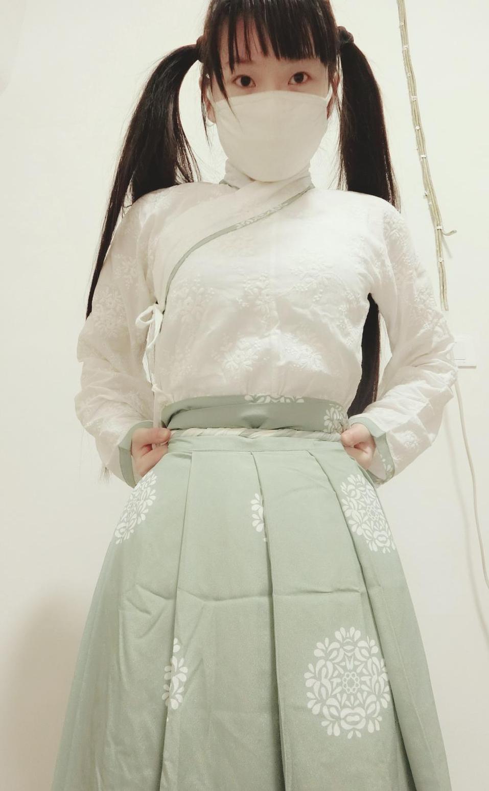 更新！西尔酱的馒头美图集锦，绝美容颜瞬间俘获众人心。