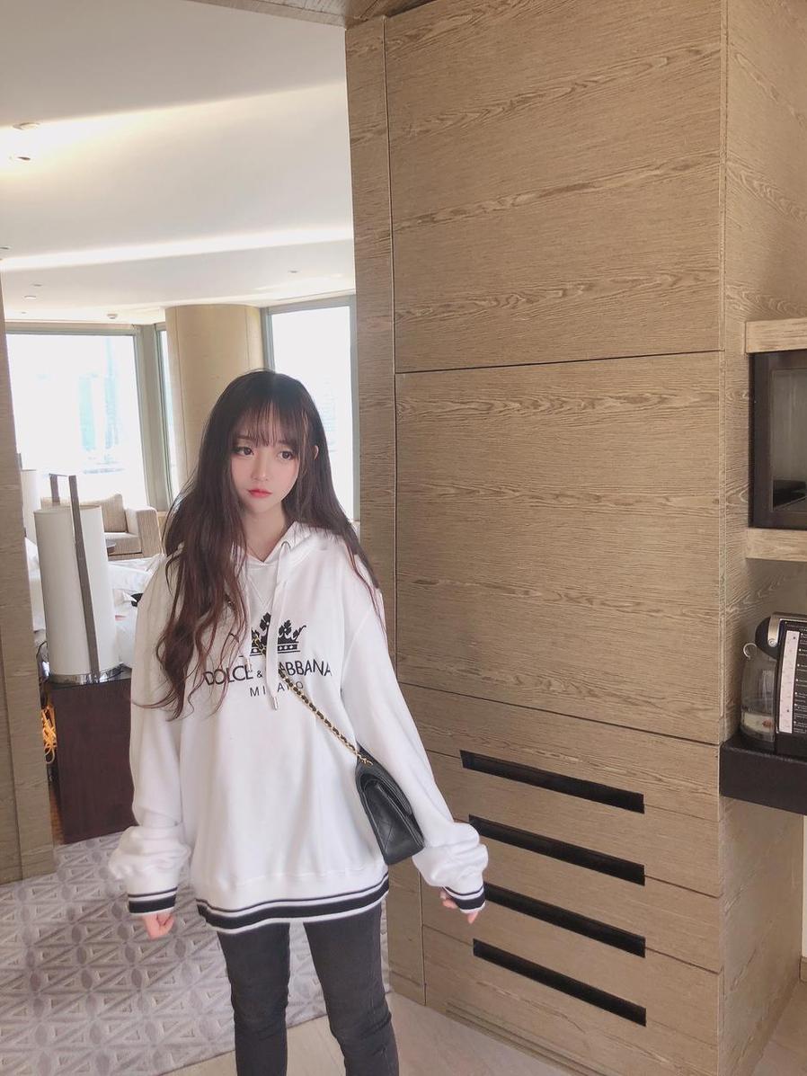 “拍照时，cosplay过期米线线喵，力求超美！”——高清照片，温暖动人
