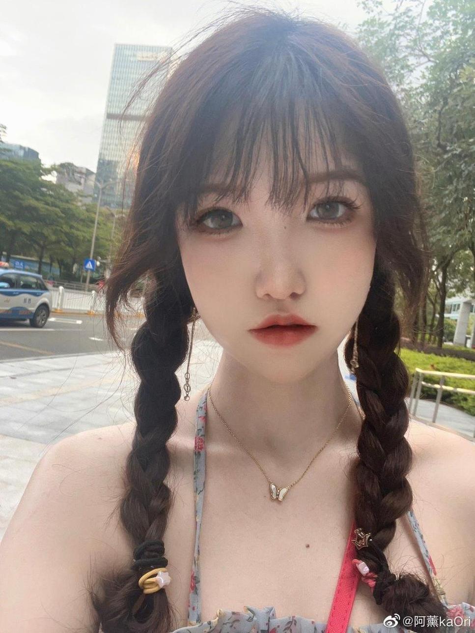 阿薰kaori微博cos作品代表作，拥有完美的妆容与表情