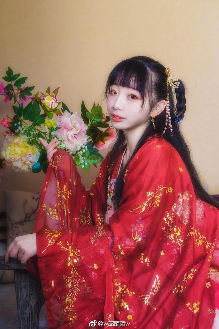 看了韶陌陌w微博图包，你会发现超美不只是形容词。