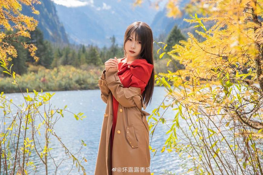 “美丽的香草喵露露jk绝对领域”——图片摄影